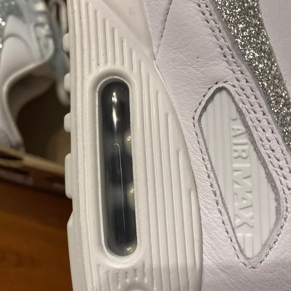 Women’s Nike Air Max 90 SE white/metallic Silver Glitter 8.5 FJ4579-100 - Picture 5 of 7